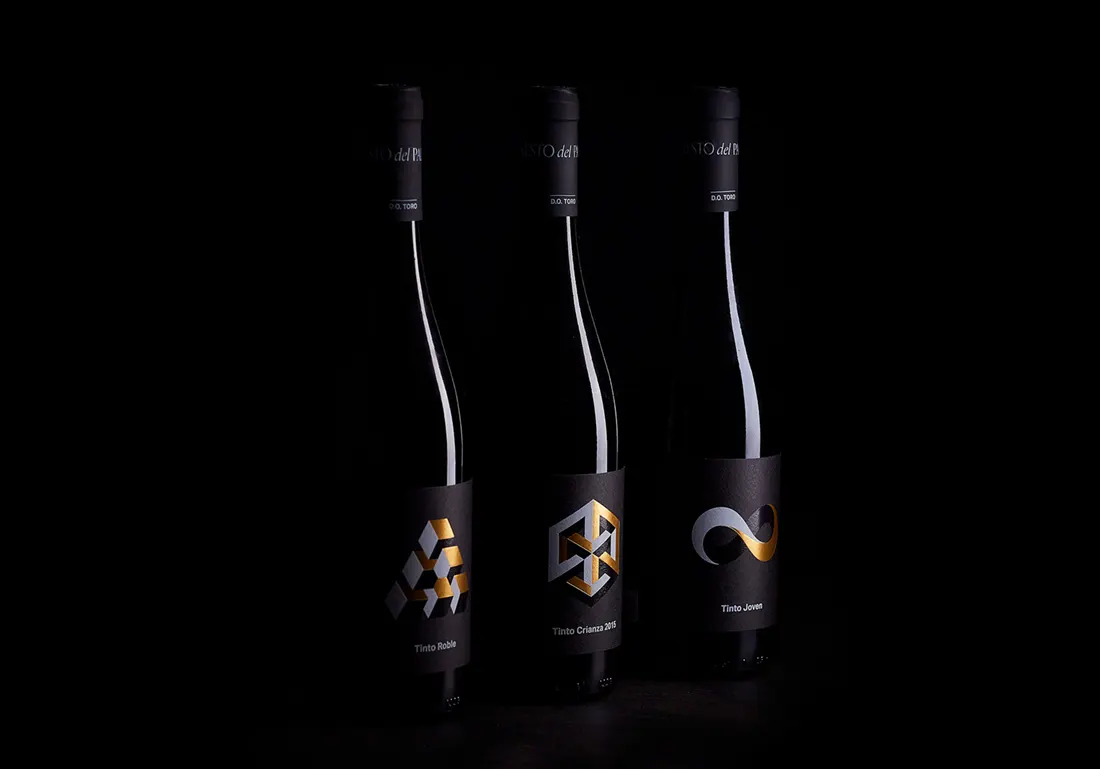 Bodegón con las tres botellas diseñadas para Ernesto del Palacio